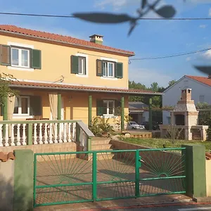 https://vila-paula-malinska.primorje-gorskikotar.com